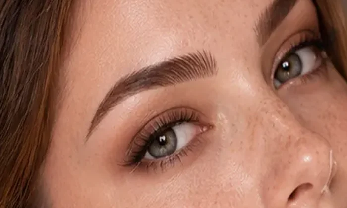 KI-Illustration: Permanent Make-up Augenbrauen-Stilinspiration, kein echtes Behandlungsergebnis