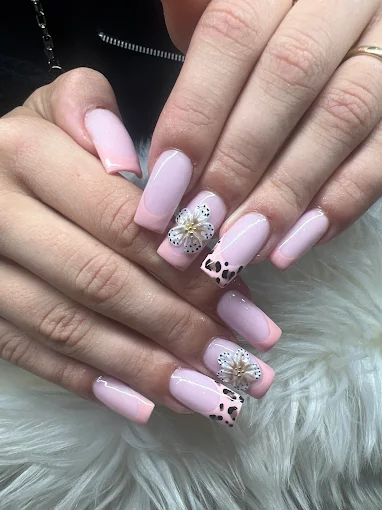 Soft Pink Nailart bei Beautyline21