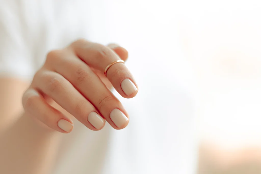 Helle Maniküre als Farb-Inspiration für Milky Nails – Fotobeispiel zu milky